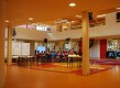Interieur_basisschool_De_Wegwijzer-aula_met_omliggende_lokalen