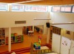 Interieur_basisschool_De_Wegwijzer-aula_zicht_vanaf_balustrade2